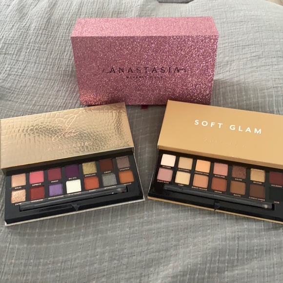 ABH jackie aina and soft glam palette with case
